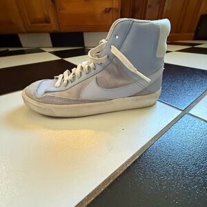 Nike White and Red Sneakers